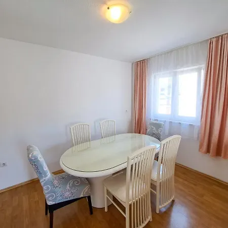 Mile Apartment Split